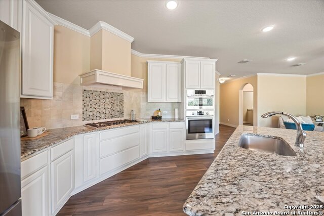 Listing photo id 10 for 3903 Brazos Bend