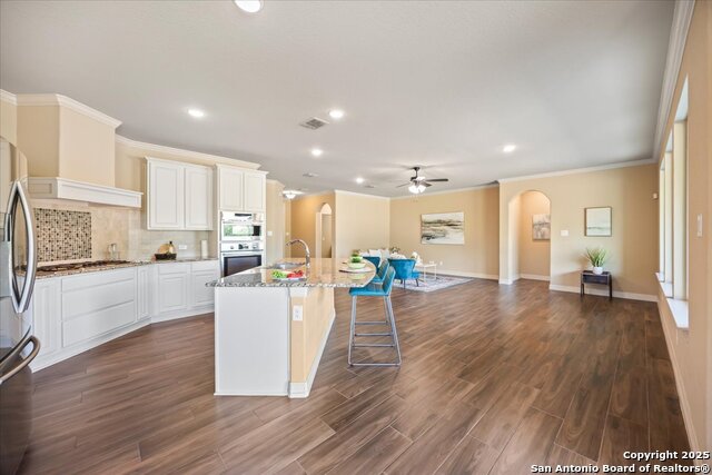 Listing photo id 14 for 3903 Brazos Bend