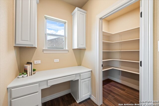 Listing photo id 15 for 3903 Brazos Bend