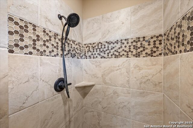 Listing photo id 21 for 3903 Brazos Bend