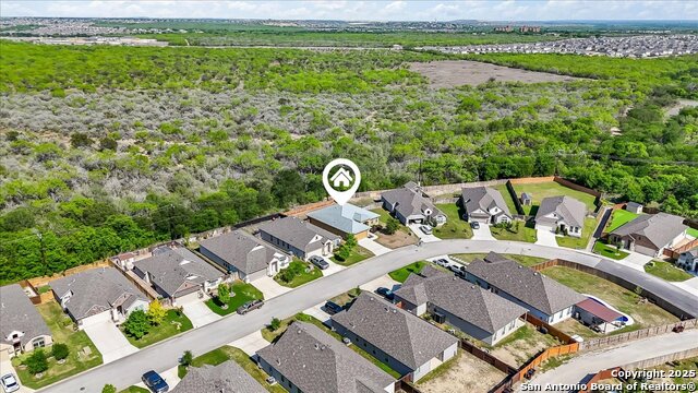Listing photo id 34 for 3903 Brazos Bend