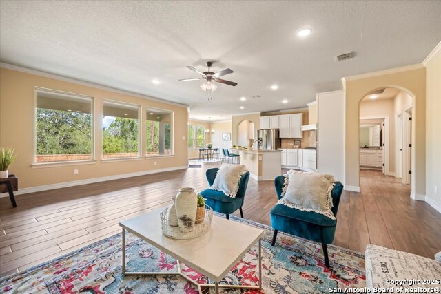 Listing photo id 4 for 3903 Brazos Bend