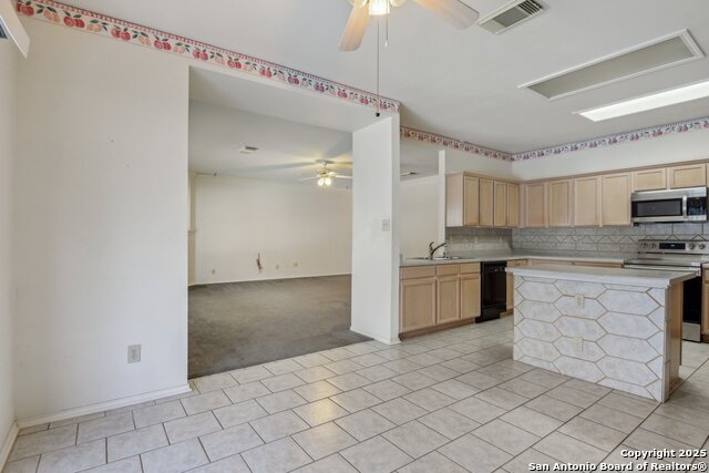 Listing photo id 11 for 1532 Jasmine