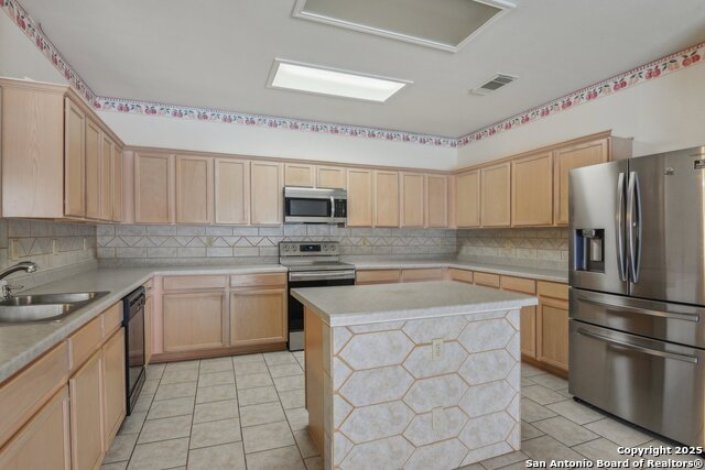 Listing photo id 13 for 1532 Jasmine