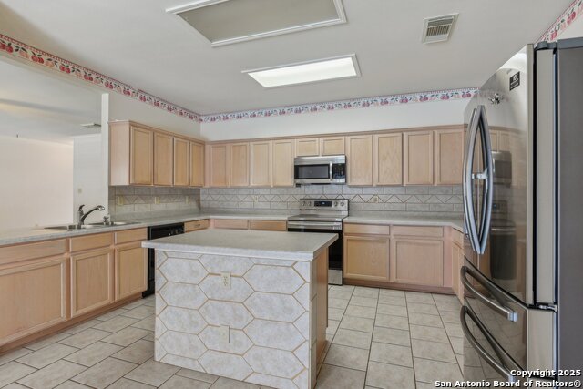 Listing photo id 15 for 1532 Jasmine