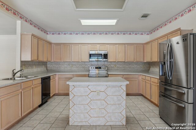 Listing photo id 16 for 1532 Jasmine