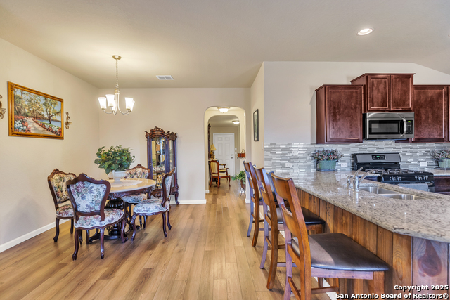 Image 11 of 25 For 8926 Double Oak