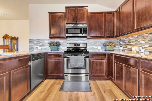 Image 14 of 25 For 8926 Double Oak