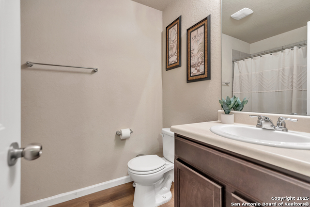 Image 9 of 25 For 8926 Double Oak