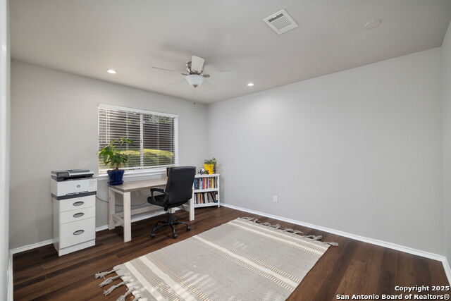 Listing photo id 17 for 7507 Silent Cloud