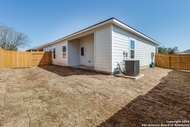 Image 12 of 19 For 602-604 Hudson Dr
