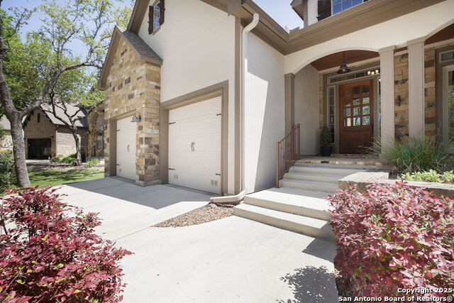 Image 4 of 41 For 28010 Vine Cliff