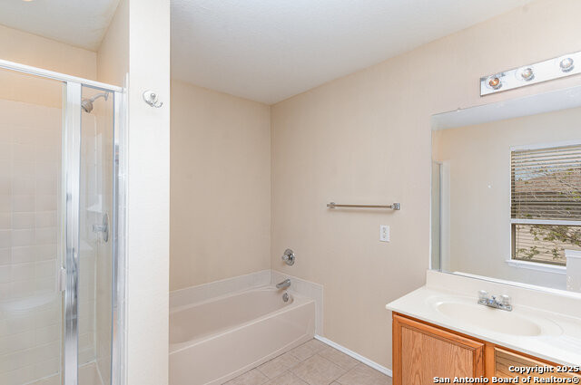 Listing photo id 13 for 649 San Augustine Blvd