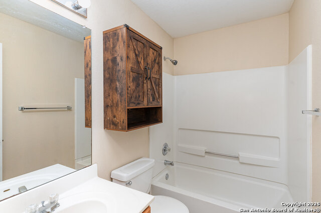 Listing photo id 19 for 649 San Augustine Blvd