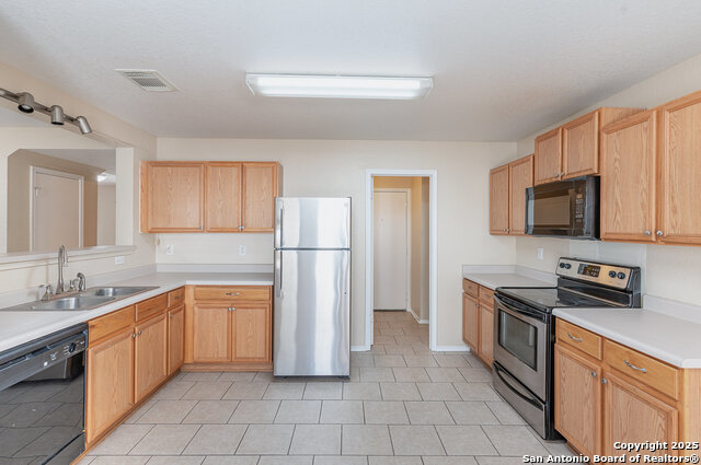 Listing photo id 5 for 649 San Augustine Blvd