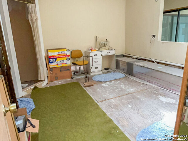 Listing photo id 16 for 25229 Bormann