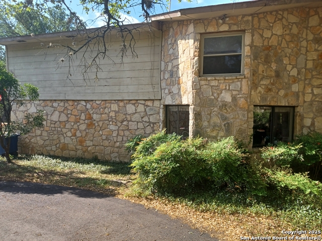 Listing photo id 1 for 25229 Bormann