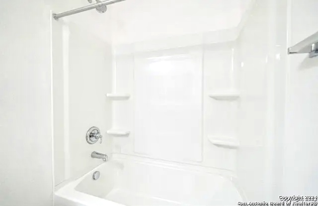 Image 11 of 11 For 310 W Evergreen St #104