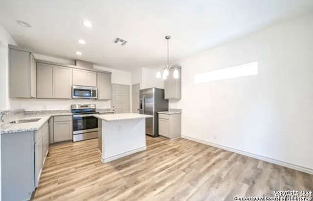 Image 3 of 11 For 310 W Evergreen St #104