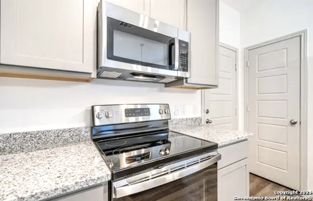 Image 4 of 11 For 310 W Evergreen St #104