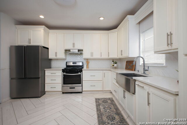Listing photo id 9 for 2719 West Houston