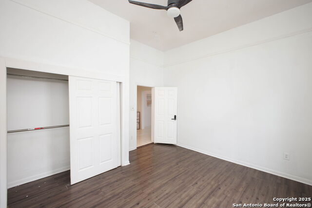 Listing photo id 16 for 2719 West Houston