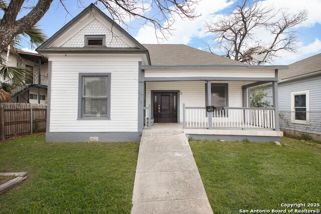 Listing photo id 0 for 2719 West Houston