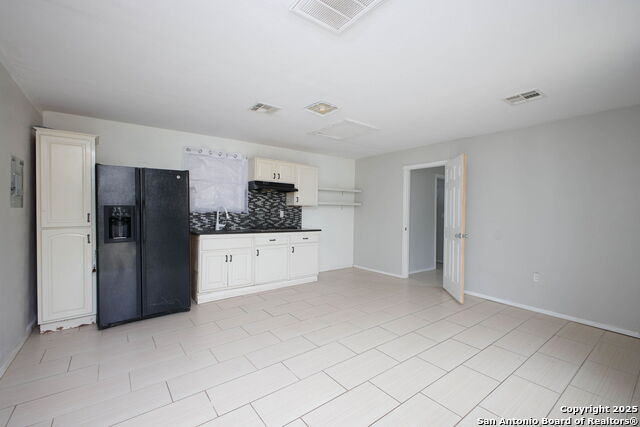 Listing photo id 19 for 2719 West Houston