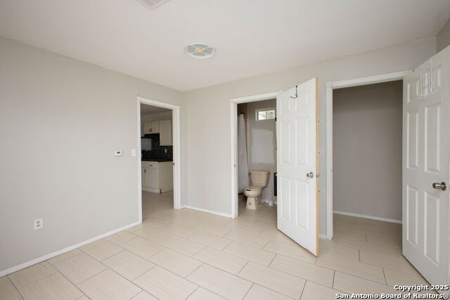 Listing photo id 22 for 2719 West Houston