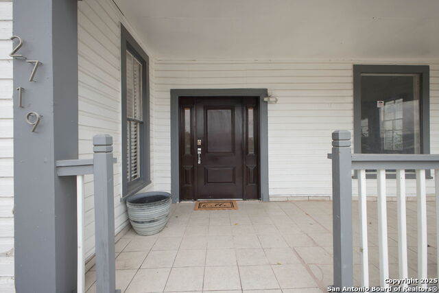 Listing photo id 1 for 2719 West Houston