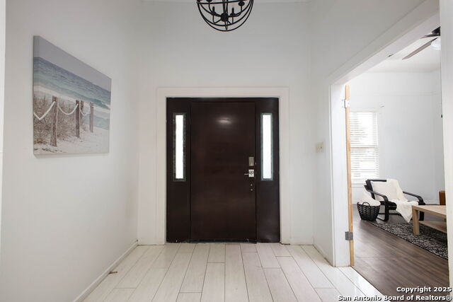 Listing photo id 2 for 2719 West Houston
