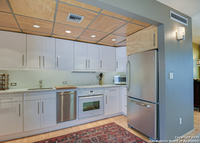 Image 6 of 10 For 605 Kendall  A & B