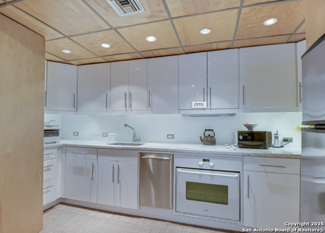 Image 7 of 10 For 605 Kendall  A & B