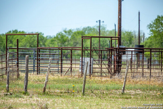 Listing photo id 10 for 8016 Fm 1303