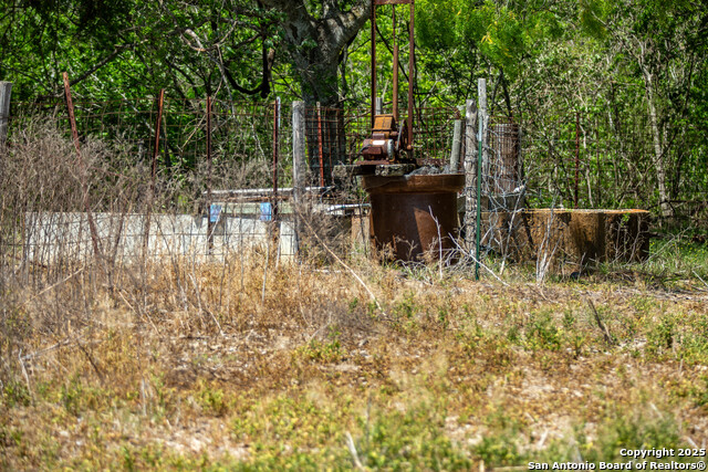 Listing photo id 11 for 8016 Fm 1303