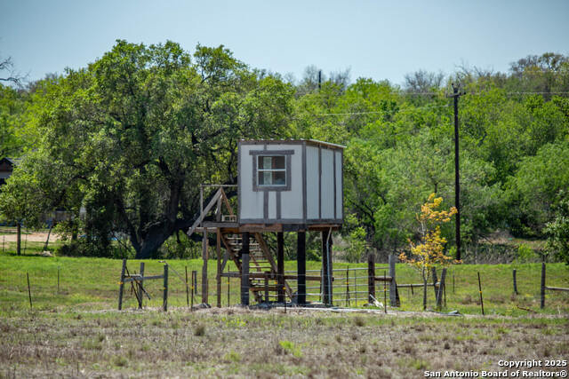 Listing photo id 12 for 8016 Fm 1303
