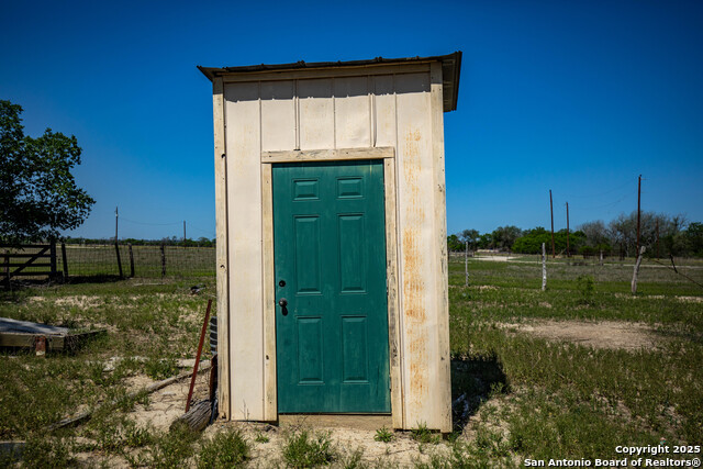 Listing photo id 15 for 8016 Fm 1303