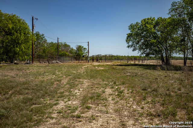 Listing photo id 32 for 8016 Fm 1303