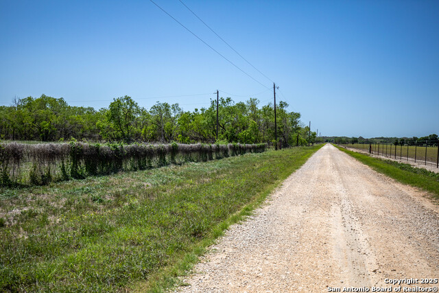 Listing photo id 40 for 8016 Fm 1303