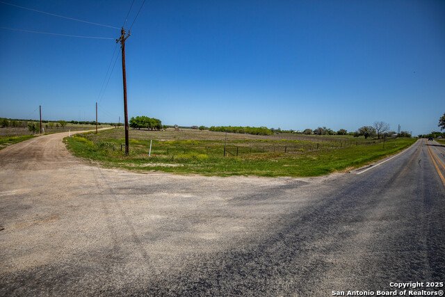 Listing photo id 42 for 8016 Fm 1303