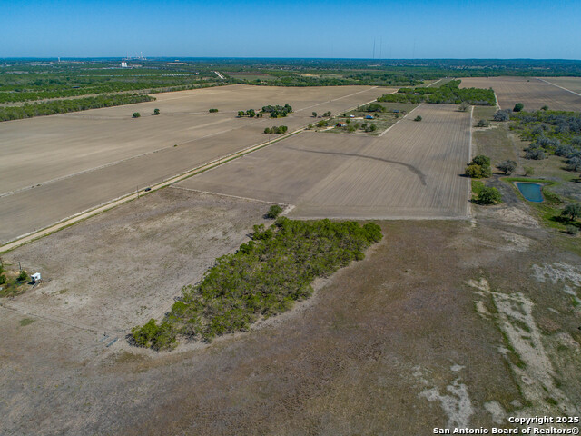 Listing photo id 3 for 8016 Fm 1303