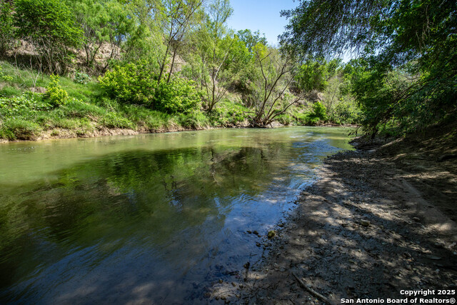 Listing photo id 5 for 8016 Fm 1303