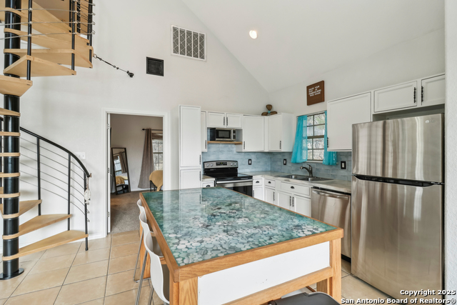 Image 14 of 40 For 208 Woodridge