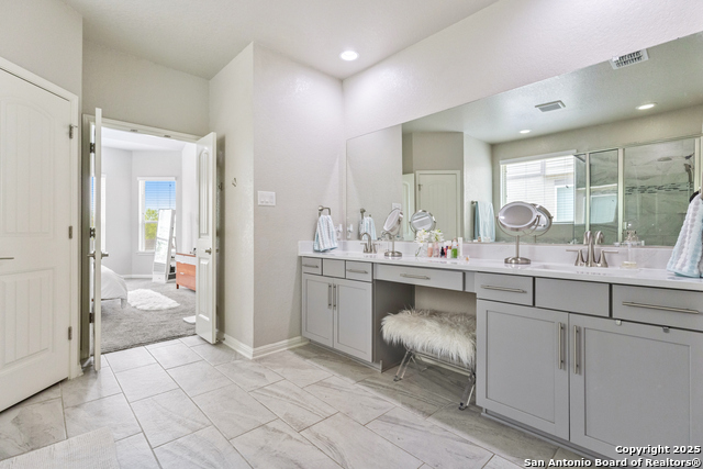 Listing photo id 11 for 13324 Romulus Way