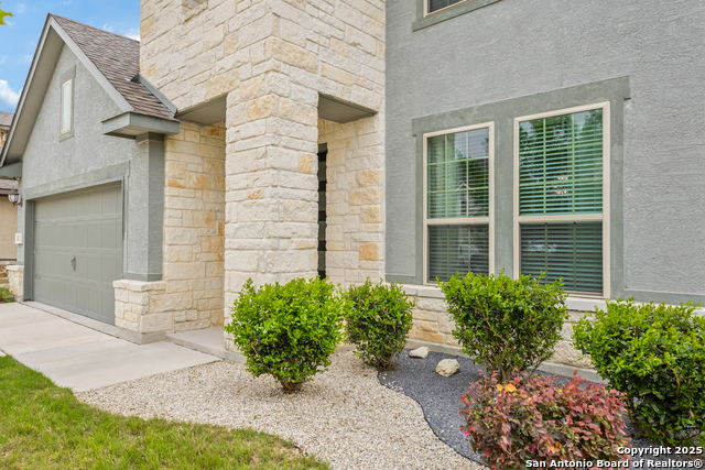 Listing photo id 3 for 13324 Romulus Way