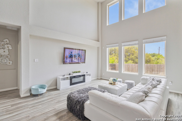 Listing photo id 7 for 13324 Romulus Way
