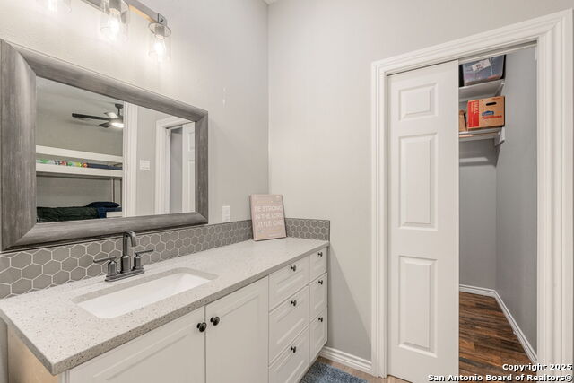 Listing photo id 8 for 8730 Avator Circle