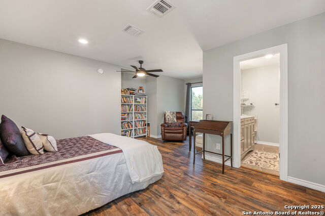 Listing photo id 9 for 8730 Avator Circle