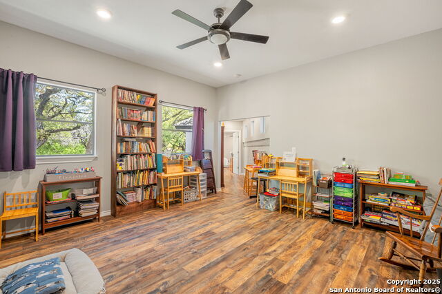 Listing photo id 10 for 8730 Avator Circle