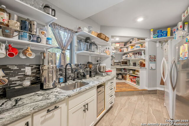 Listing photo id 14 for 8730 Avator Circle